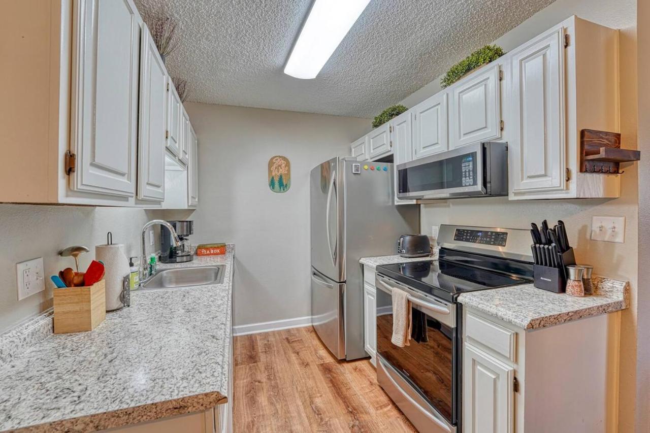 Riverfront Family-Friendly Condo 에이본 외부 사진
