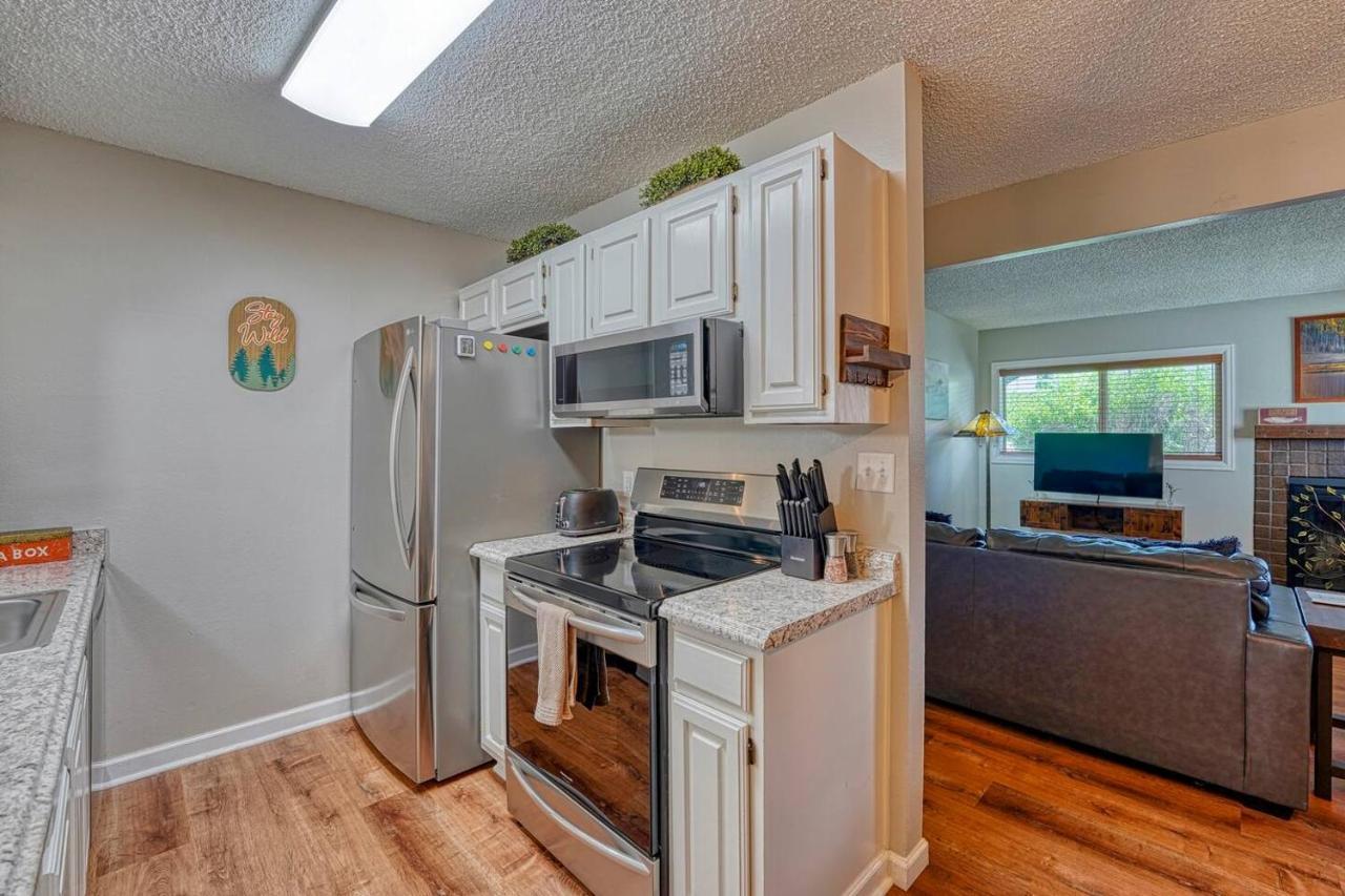 Riverfront Family-Friendly Condo 에이본 외부 사진